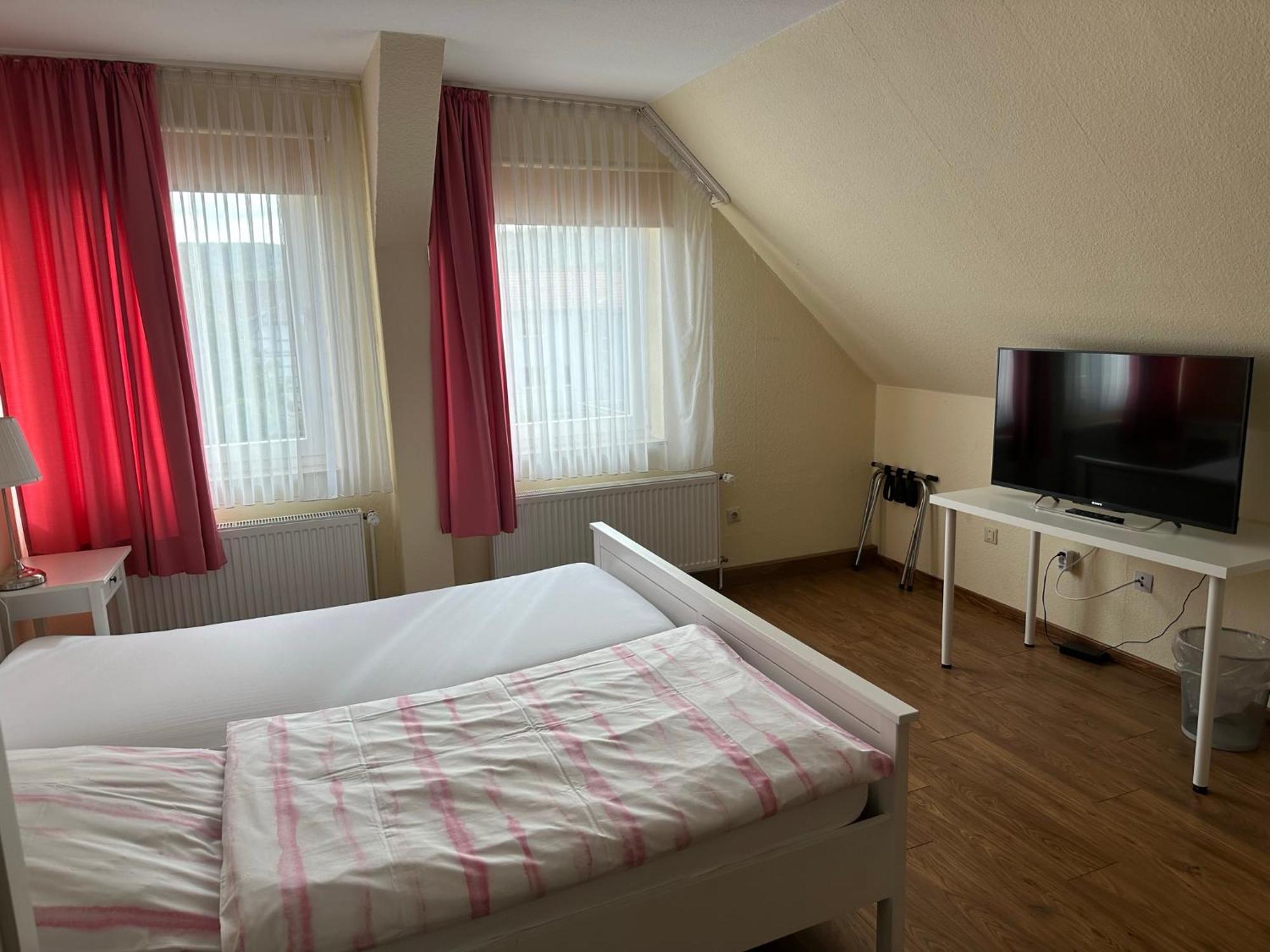 Hotel Zum Grafen Hallermunt Springe Exterior photo