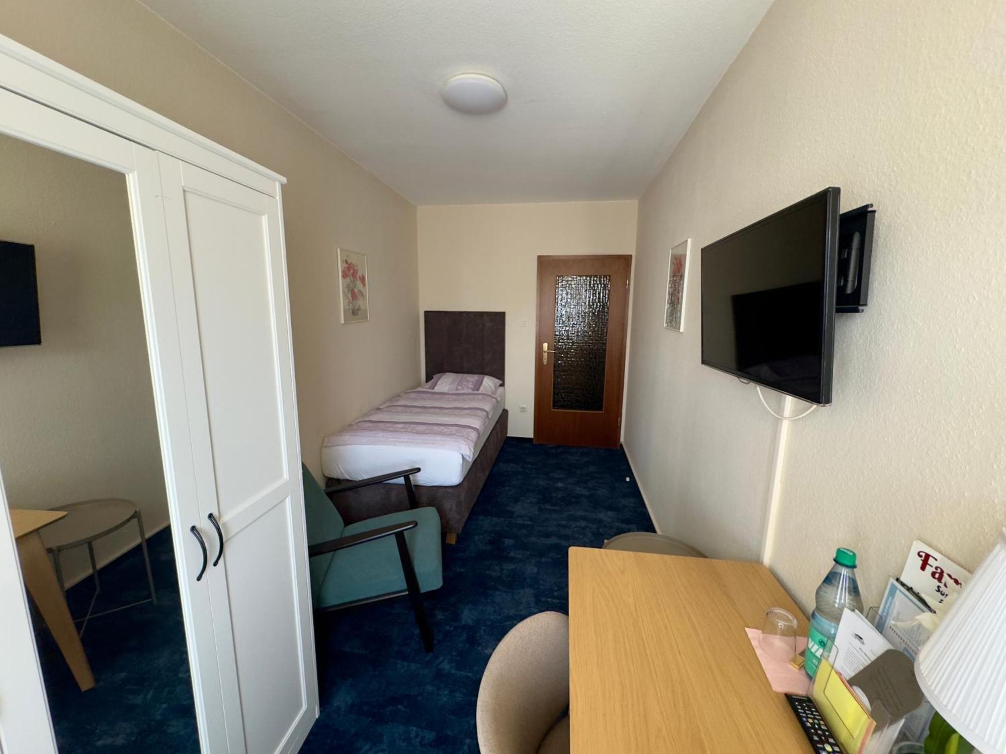 Hotel Zum Grafen Hallermunt Springe Exterior photo
