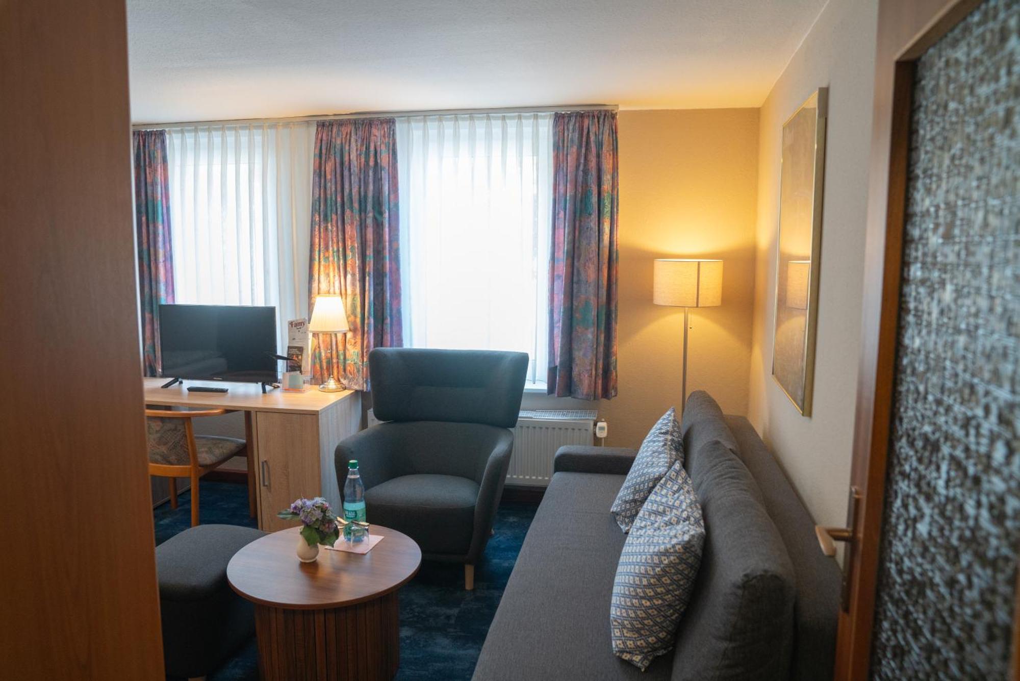 Hotel Zum Grafen Hallermunt Springe Exterior photo
