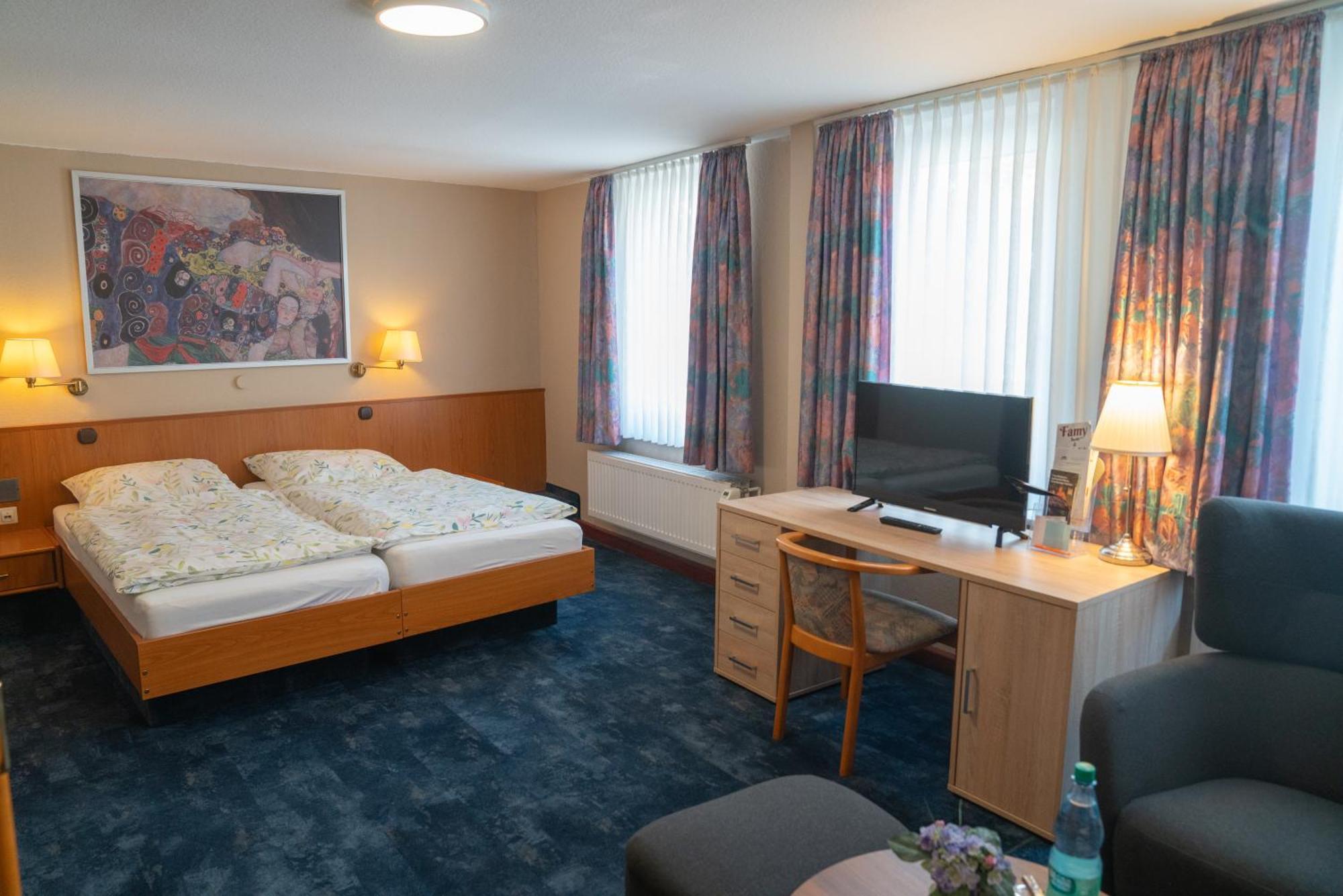Hotel Zum Grafen Hallermunt Springe Exterior photo