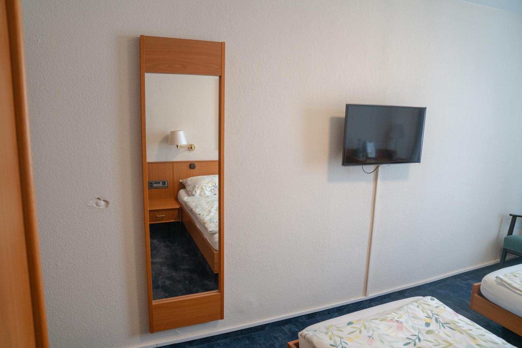 Hotel Zum Grafen Hallermunt Springe Exterior photo