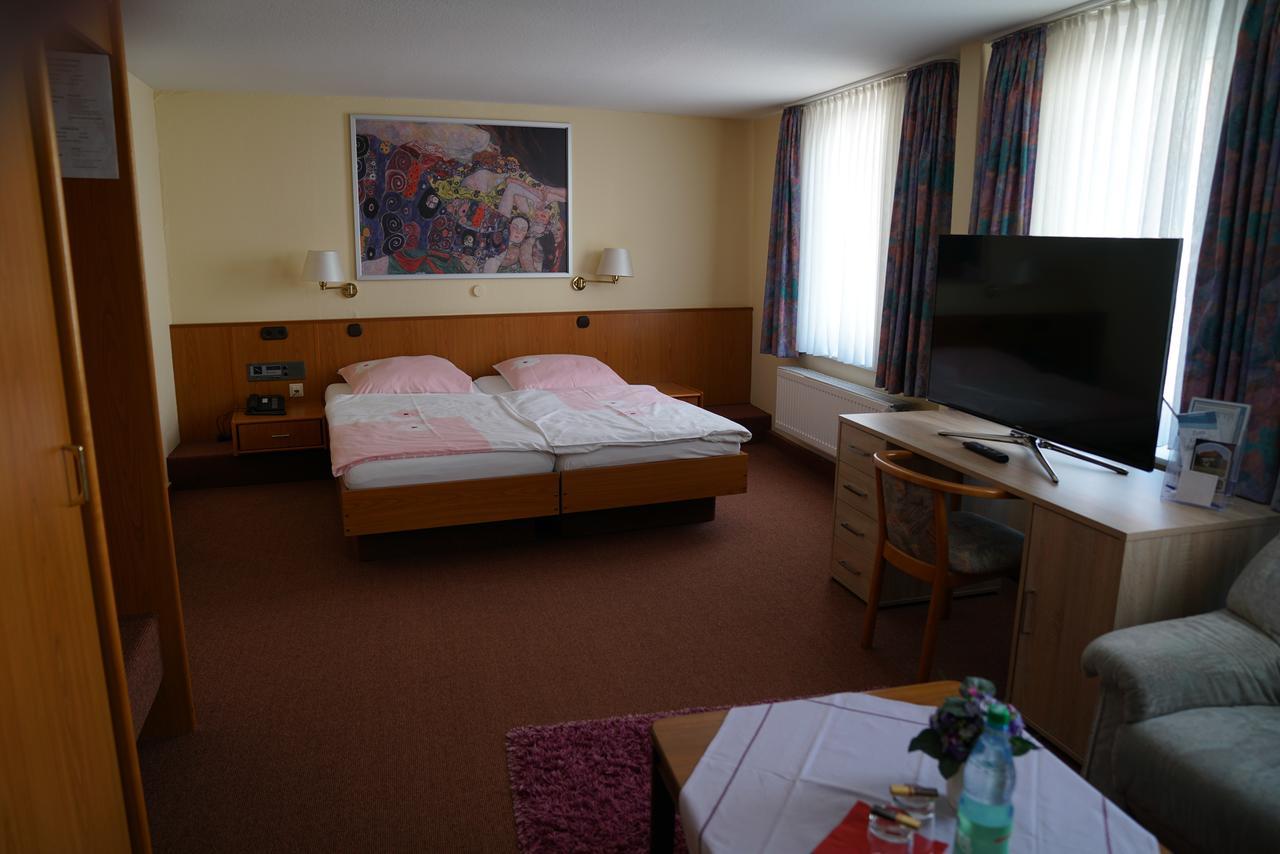 Hotel Zum Grafen Hallermunt Springe Exterior photo
